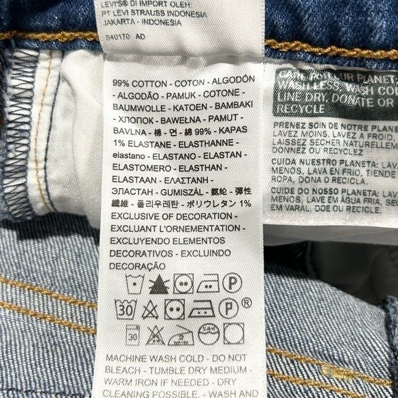 NWT‎ Levi’s Premium Ribcage Cutoff Jean Shorts Medium Blue 24 - Picture 9 of 9